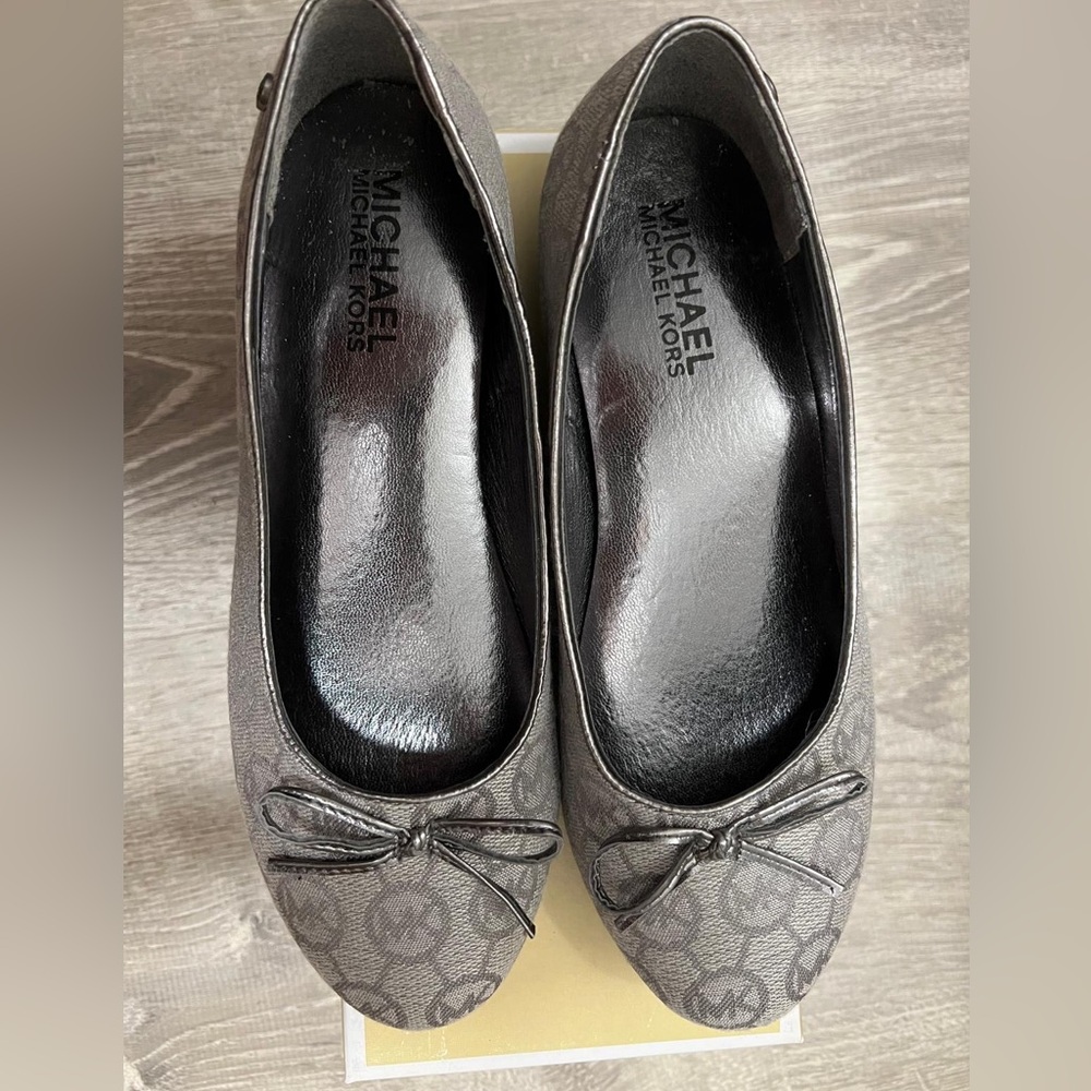 MICHAEL KORS Girls Signature Logo Ballet Flat
